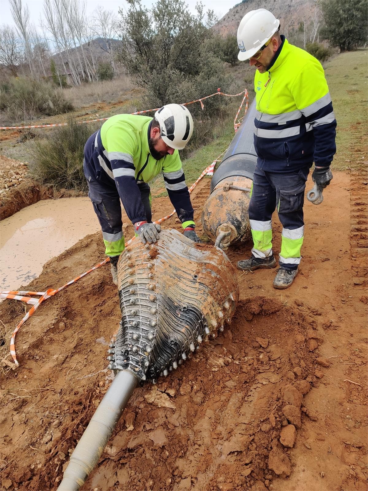 ¿Cómo perforamos en roca dura? Maquinaria y técnicas para terrenos difíciles - Imagen 2