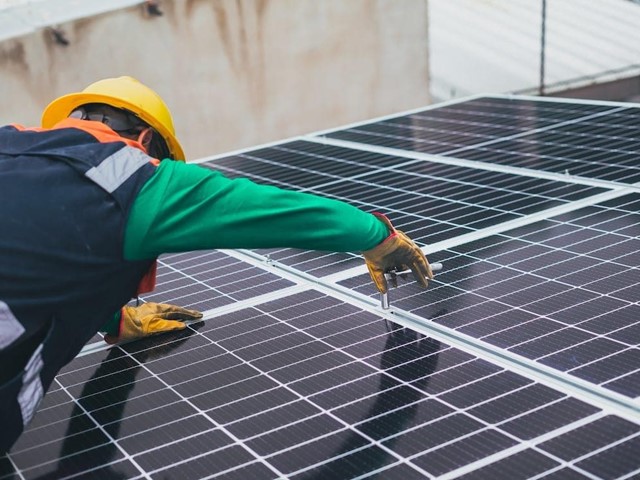 ¿Cuántos paneles solares se necesitan para el bombeo de agua?