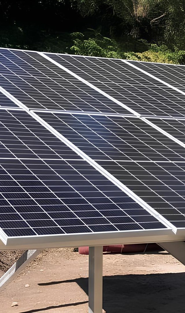 Instalación de bombas solares en pozos profundos